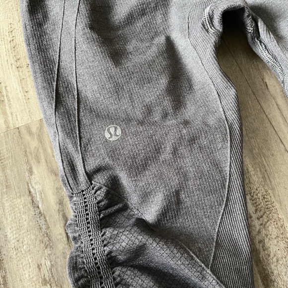 Lululemon In The Flow Crop II (Heathered Soot Light) - Picture 5 of 7